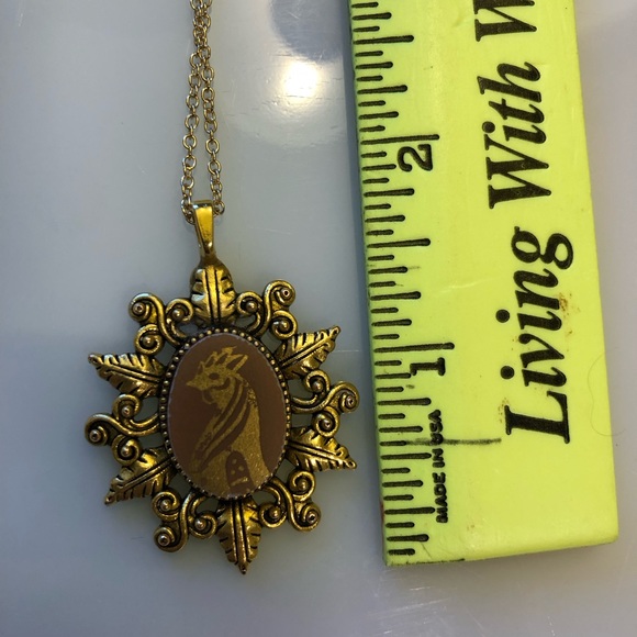 Vintage Pyrex Early American rooster handmade upcycled pendant & necklace charm - Picture 5 of 6